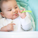 Baby zelf eten met lepel: vanaf wanneer?